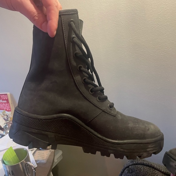 Previously used Yeezy boots season 5 main image 7
